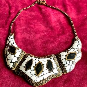 Mosaic necklace black and white